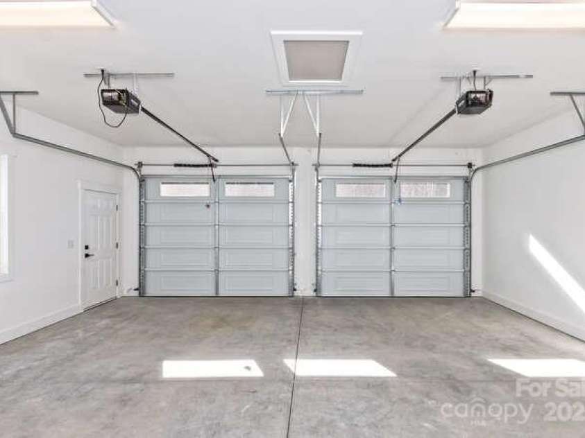 105 Sheila Wynne Drive, Fletcher, NC 28732.  MLS# CAR4330203, YatesRealty ID 1292. 