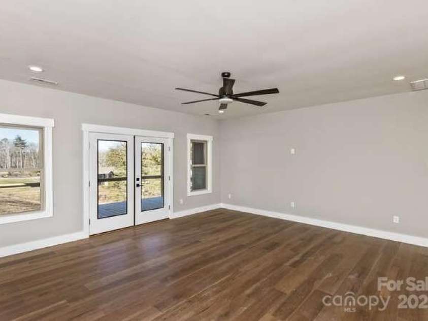 105 Sheila Wynne Drive, Fletcher, NC 28732.  MLS# CAR4330203, YatesRealty ID 1292. 