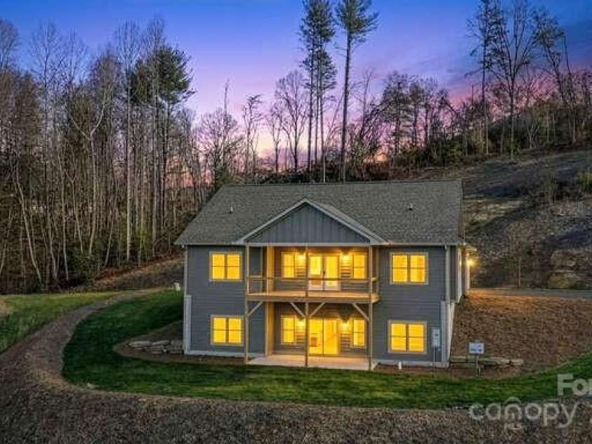 105 Sheila Wynne Drive, Fletcher, NC 28732.  MLS# CAR4330203, YatesRealty ID 1292. 