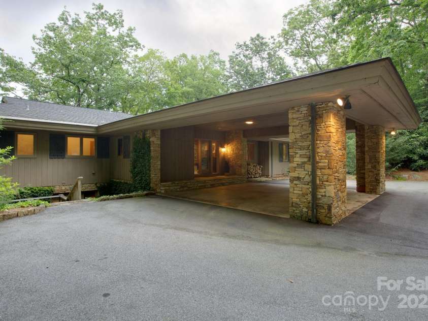 3668 West Club Boulevard, Lake Toxaway, NC 28747.  MLS# CAR4227059, YatesRealty ID 1292. 