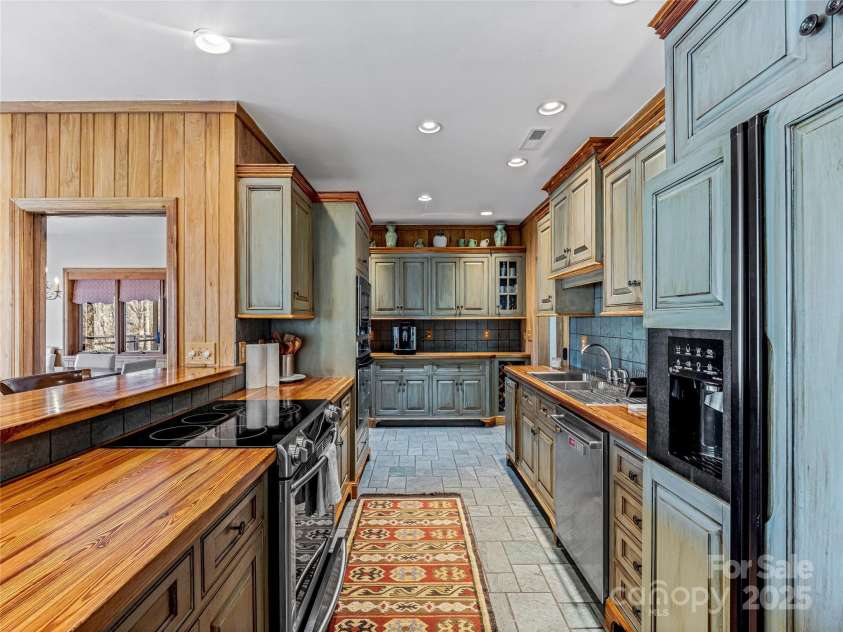 3668 West Club Boulevard, Lake Toxaway, NC 28747.  MLS# CAR4227059, YatesRealty ID 1292. 