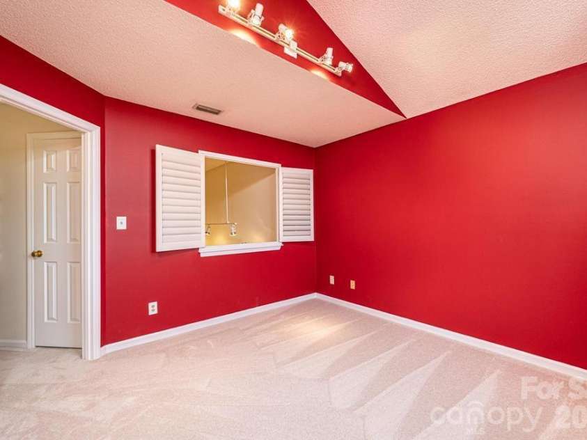 2231 6th Street, Hickory, NC 28601.  MLS# CAR4345373, YatesRealty ID 12920. 