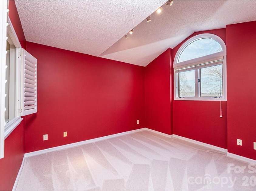 2231 6th Street, Hickory, NC 28601.  MLS# CAR4345373, YatesRealty ID 12920. 