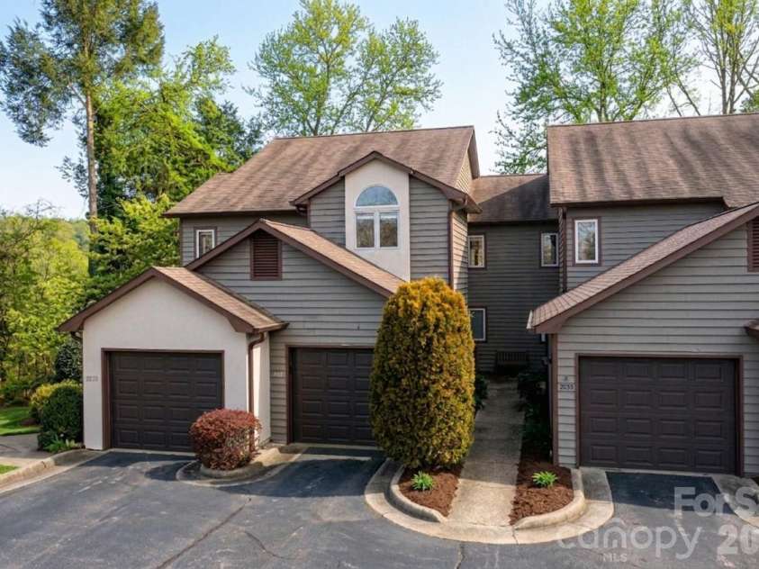 2231 6th Street, Hickory, NC 28601.  MLS# CAR4345373, YatesRealty ID 12920. 