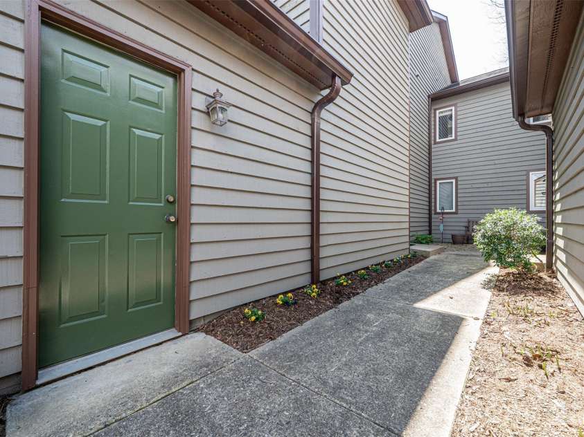 2231 6th Street, Hickory, NC 28601.  MLS# CAR4345373, YatesRealty ID 12920. 