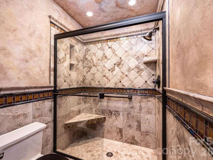 2231 6th Street, Hickory, NC 28601.  MLS# CAR4345373, YatesRealty ID 12920. Custom tiled shower!
