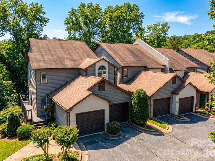 2231 6th Street, Hickory, NC 28601.  MLS# CAR4421162, YatesRealty ID 12920. 