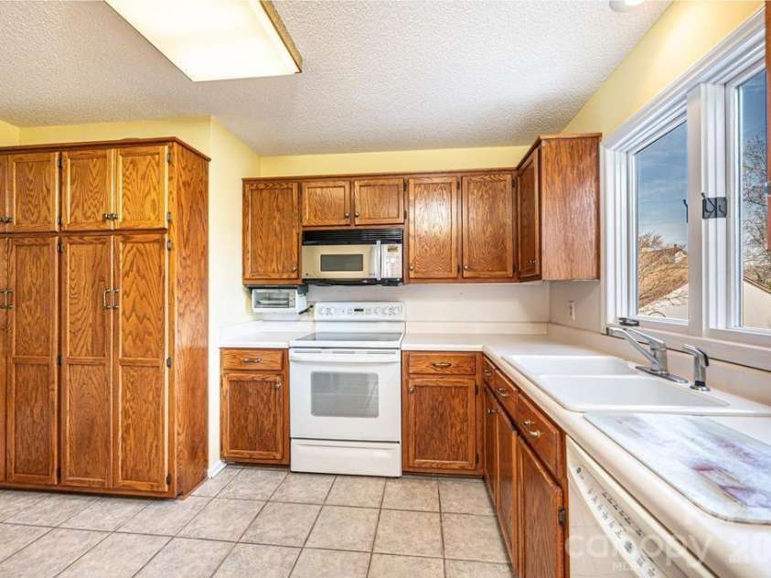 2231 6th Street, Hickory, NC 28601.  MLS# CAR4421162, YatesRealty ID 12920. Cabinet space galore!  Bright sunny kitchen.