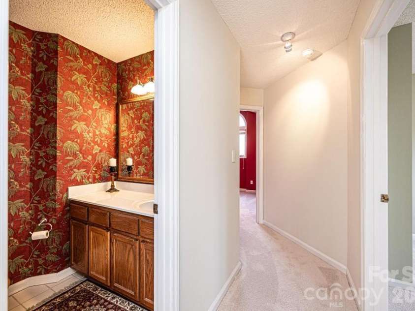 2231 6th Street, Hickory, NC 28601.  MLS# CAR4421162, YatesRealty ID 12920. Hall bath for your guests.