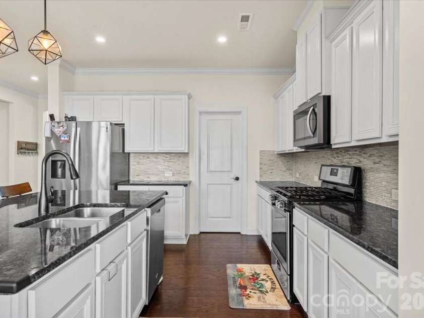7222 Rupell Drive, Charlotte, NC 28273.  MLS# CAR4345659, YatesRealty ID 12921. 