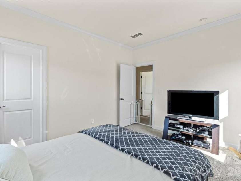 7222 Rupell Drive, Charlotte, NC 28273.  MLS# CAR4345659, YatesRealty ID 12921. 