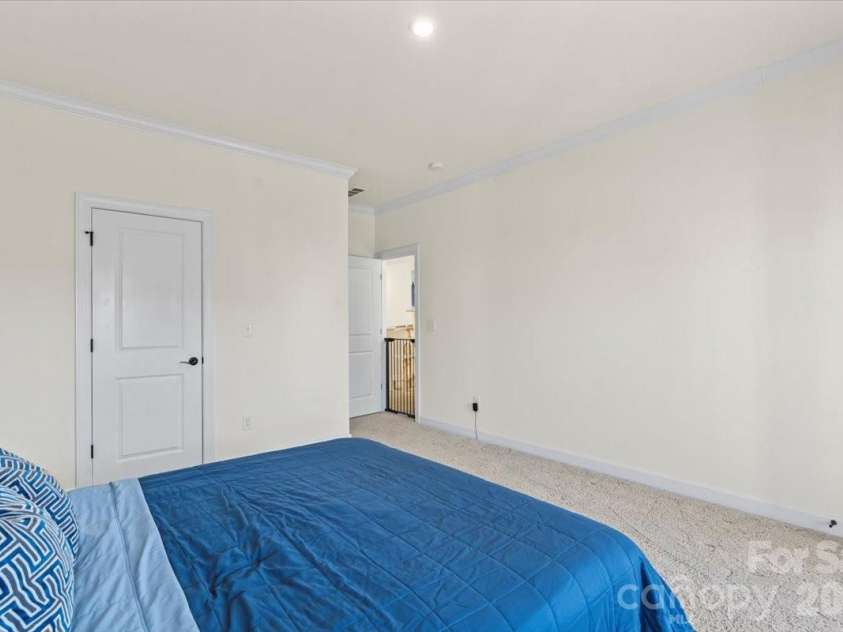 7222 Rupell Drive, Charlotte, NC 28273.  MLS# CAR4345659, YatesRealty ID 12921. 