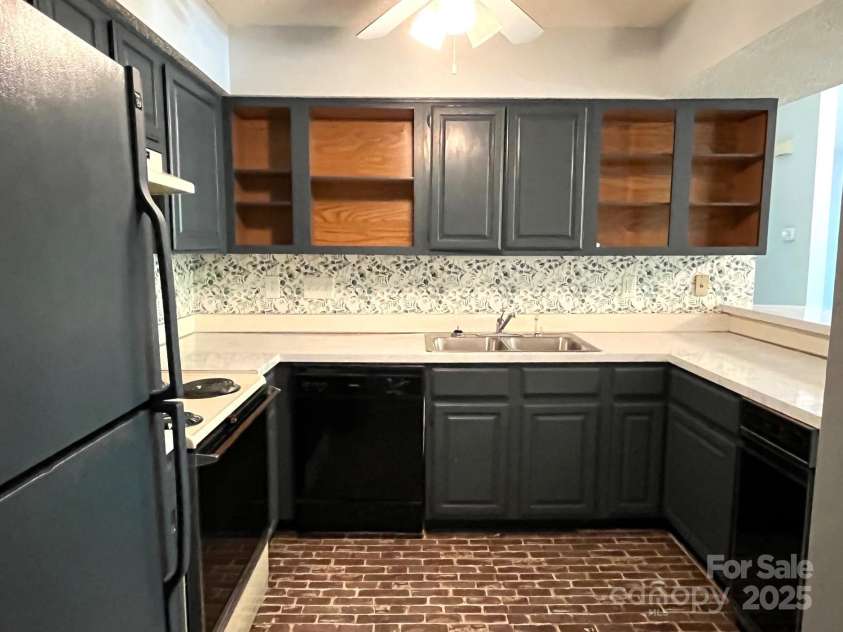 5810 Harris Grove Lane, Charlotte, NC 28212.  MLS# CAR4246462, YatesRealty ID 12922. Another view of kitchen