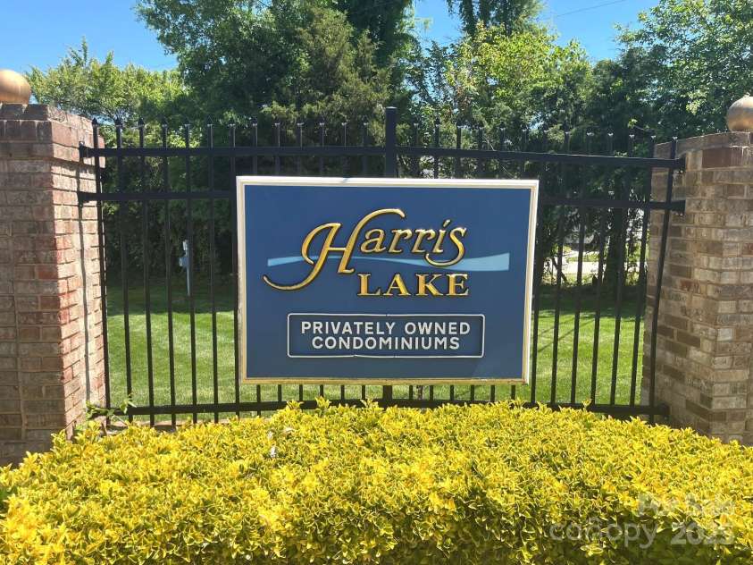 5810 Harris Grove Lane, Charlotte, NC 28212.  MLS# CAR4246462, YatesRealty ID 12922. Entrance to neighborhood