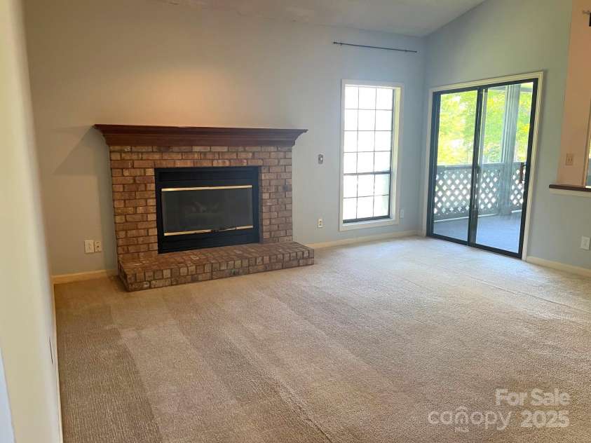5810 Harris Grove Lane, Charlotte, NC 28212.  MLS# CAR4246462, YatesRealty ID 12922. Living room