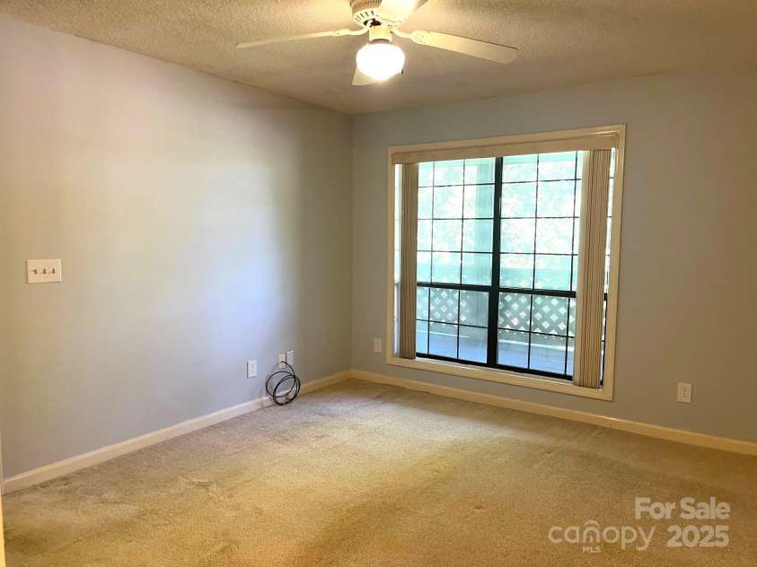5810 Harris Grove Lane, Charlotte, NC 28212.  MLS# CAR4246462, YatesRealty ID 12922. Primary bedroom