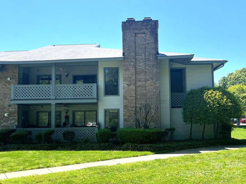 5810 Harris Grove Lane, Charlotte, NC 28212.  MLS# CAR4246462, YatesRealty ID 12922. Upper unit, no people above you
