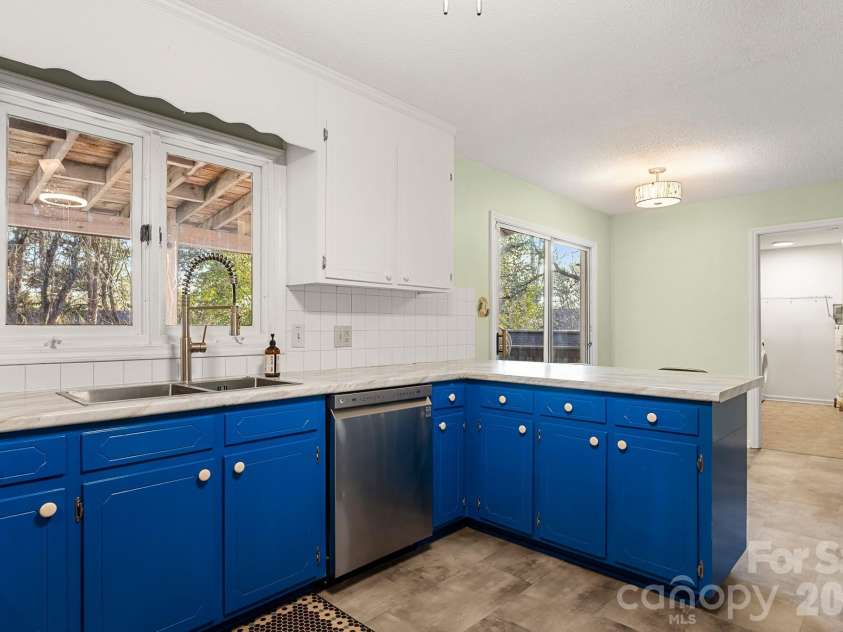 9118 Windjammer Drive, Tega Cay, SC 29708.  MLS# CAR4346200, YatesRealty ID 12922. 