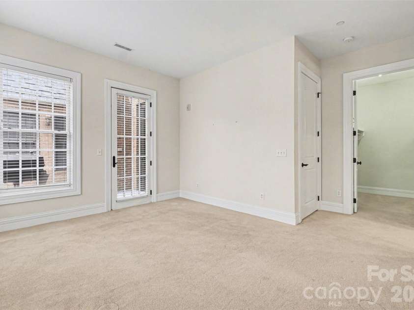 3276 Park Road, Charlotte, NC 28209.  MLS# CAR4349731, YatesRealty ID 12923. 