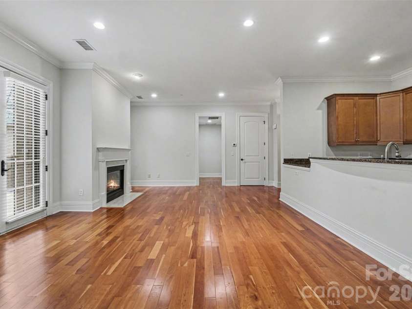 3276 Park Road, Charlotte, NC 28209.  MLS# CAR4349731, YatesRealty ID 12923. Dining Area