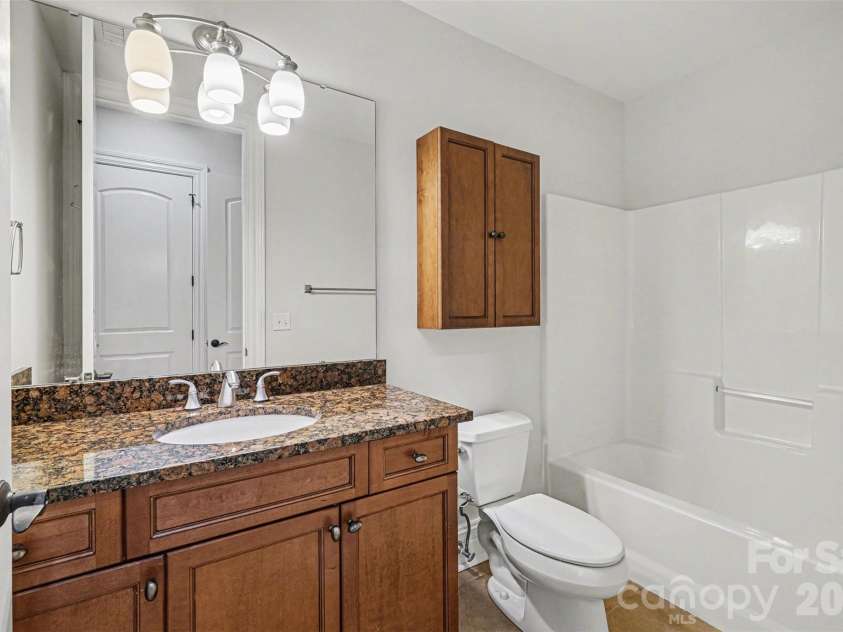 3276 Park Road, Charlotte, NC 28209.  MLS# CAR4349731, YatesRealty ID 12923. Full Bath