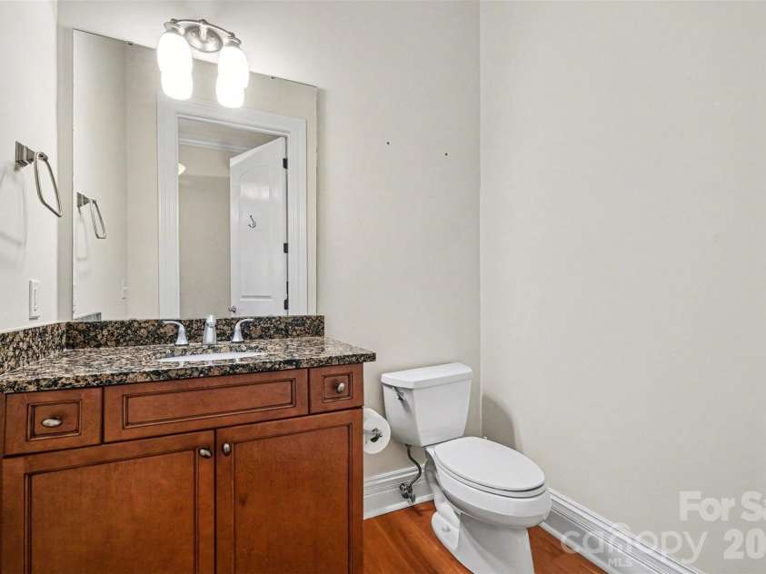 3276 Park Road, Charlotte, NC 28209.  MLS# CAR4349731, YatesRealty ID 12923. Half Bath