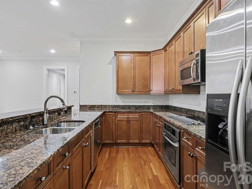 3276 Park Road, Charlotte, NC 28209.  MLS# CAR4349731, YatesRealty ID 12923. Kitchen