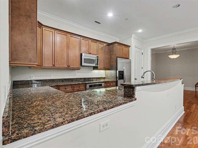 3276 Park Road, Charlotte, NC 28209.  MLS# CAR4349731, YatesRealty ID 12923. Kitchen