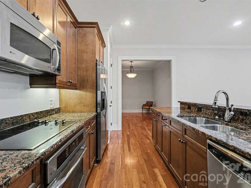 3276 Park Road, Charlotte, NC 28209.  MLS# CAR4349731, YatesRealty ID 12923. Kitchen