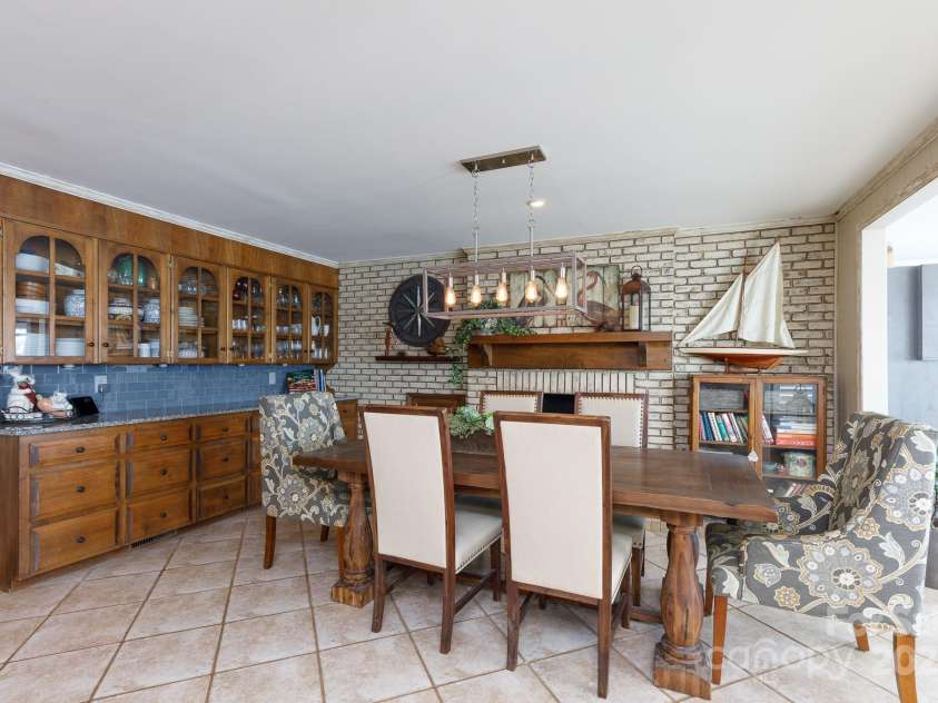 3474 Lake Wylie Drive, Rock Hill, SC 29732.  MLS# CAR4219265, YatesRealty ID 12924. 