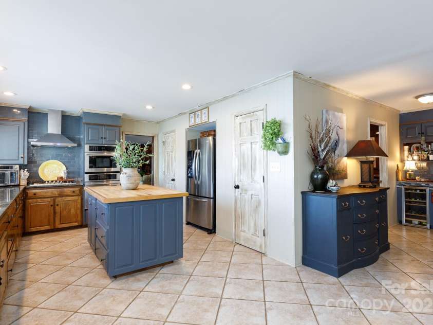 3474 Lake Wylie Drive, Rock Hill, SC 29732.  MLS# CAR4219265, YatesRealty ID 12924. 