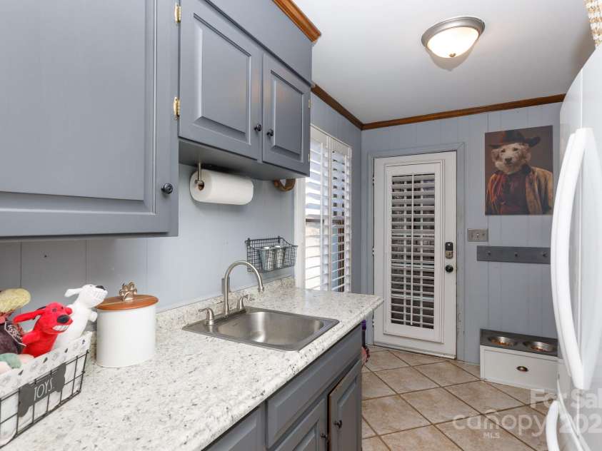 3474 Lake Wylie Drive, Rock Hill, SC 29732.  MLS# CAR4219265, YatesRealty ID 12924. 