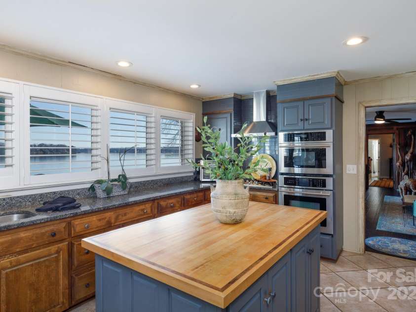 3474 Lake Wylie Drive, Rock Hill, SC 29732.  MLS# CAR4219265, YatesRealty ID 12924. 