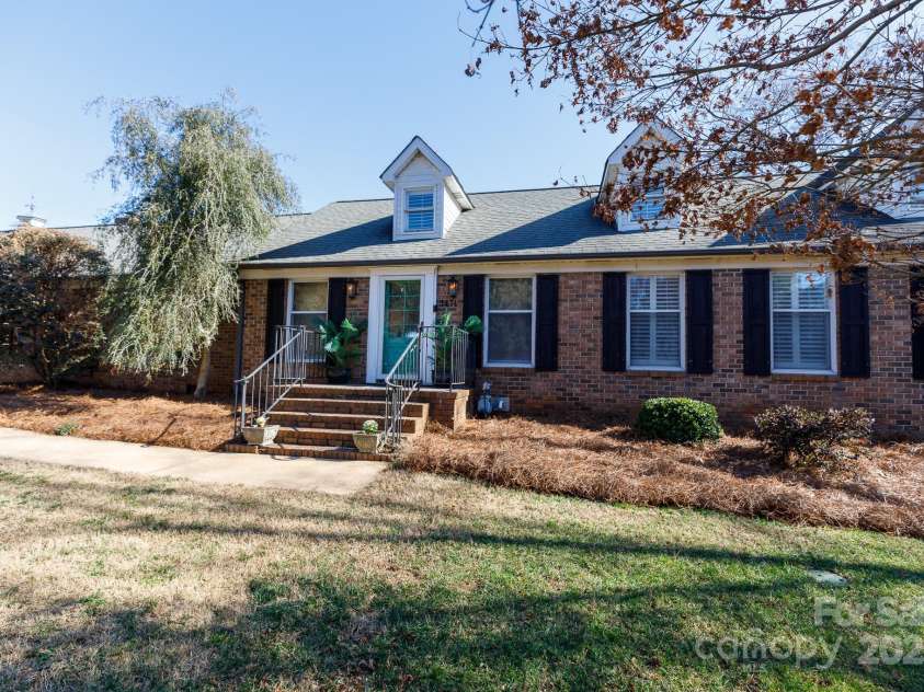 3474 Lake Wylie Drive, Rock Hill, SC 29732.  MLS# CAR4219265, YatesRealty ID 12924. 