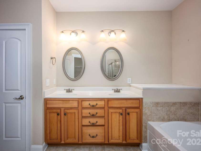142 Aztec Circle, Mooresville, NC 28117.  MLS# CAR4249928, YatesRealty ID 12926. 