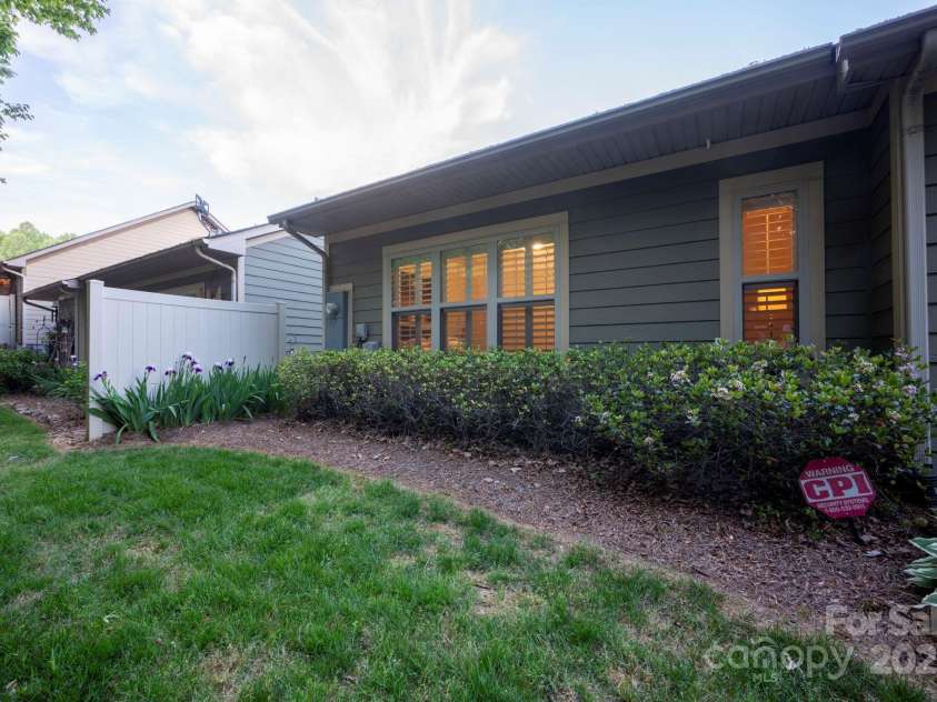 142 Aztec Circle, Mooresville, NC 28117.  MLS# CAR4249928, YatesRealty ID 12926. 