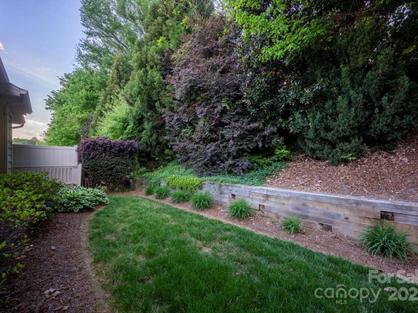 142 Aztec Circle, Mooresville, NC 28117.  MLS# CAR4249928, YatesRealty ID 12926. 