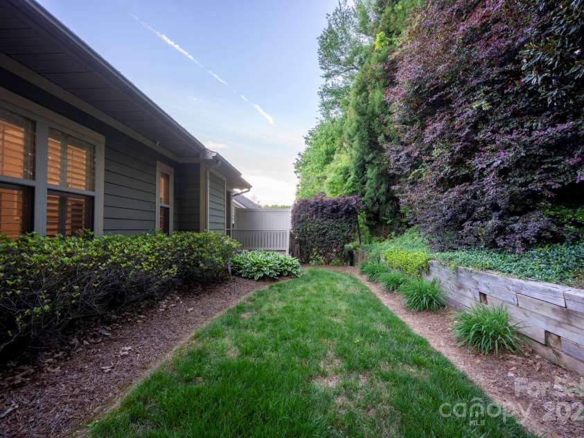 142 Aztec Circle, Mooresville, NC 28117.  MLS# CAR4249928, YatesRealty ID 12926. 