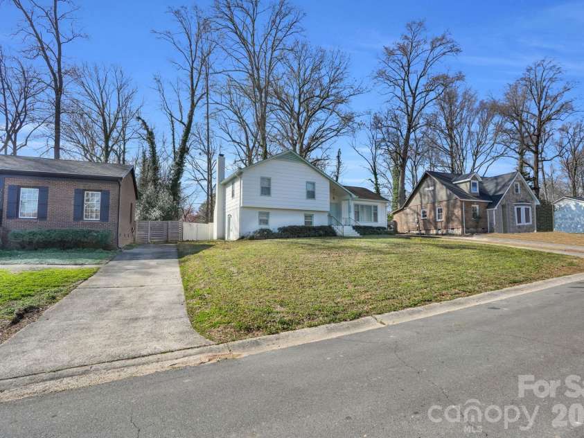 3518 Donovan Place, Charlotte, NC 28215.  MLS# CAR4355724, YatesRealty ID 12928. 