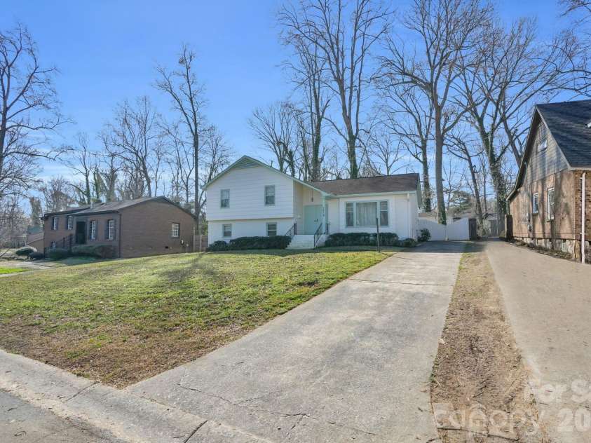 3518 Donovan Place, Charlotte, NC 28215.  MLS# CAR4355724, YatesRealty ID 12928. 