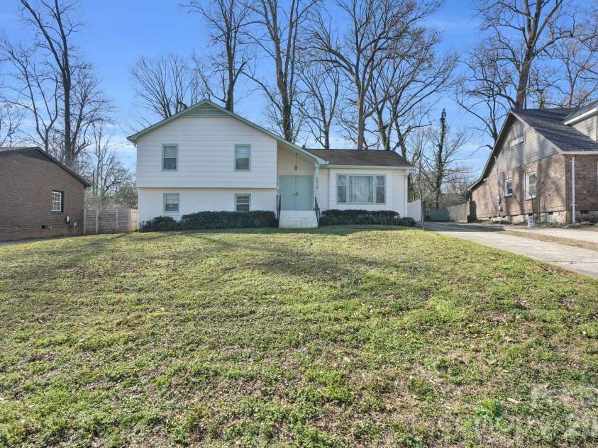 3518 Donovan Place, Charlotte, NC 28215.  MLS# CAR4355724, YatesRealty ID 12928. 