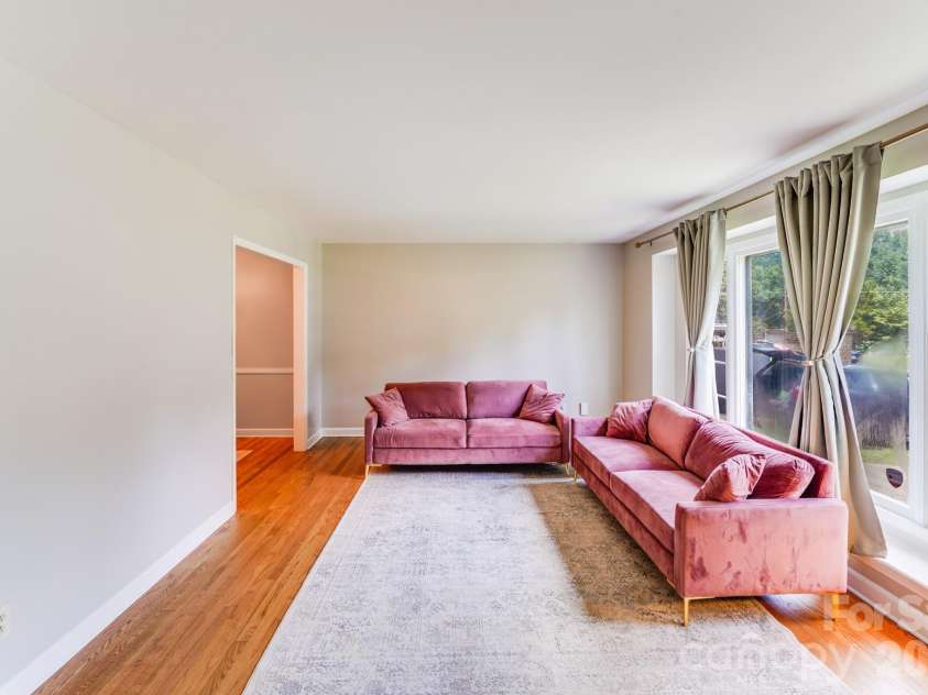 3518 Donovan Place, Charlotte, NC 28215.  MLS# CAR4355724, YatesRealty ID 12928. 