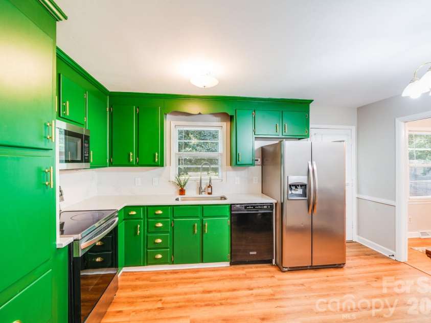 3518 Donovan Place, Charlotte, NC 28215.  MLS# CAR4355724, YatesRealty ID 12928. 