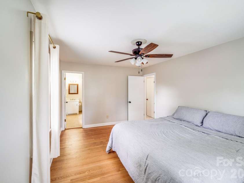 3518 Donovan Place, Charlotte, NC 28215.  MLS# CAR4355724, YatesRealty ID 12928. 