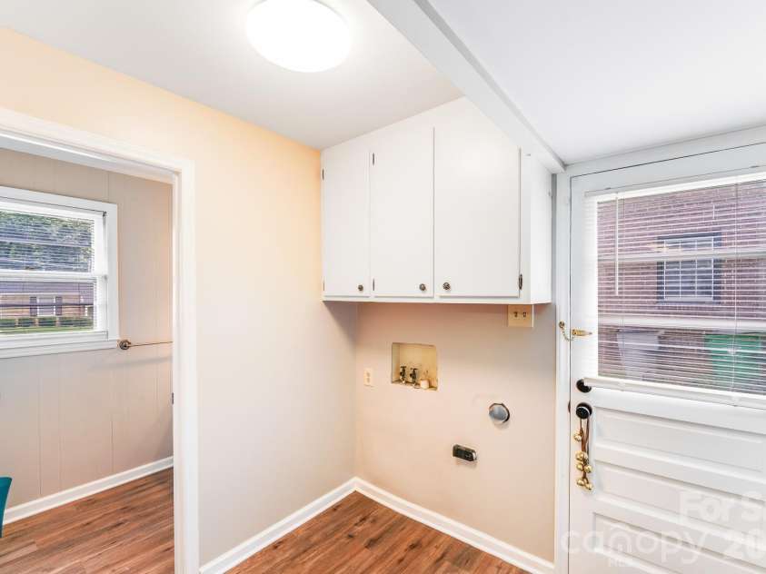 3518 Donovan Place, Charlotte, NC 28215.  MLS# CAR4355724, YatesRealty ID 12928. 