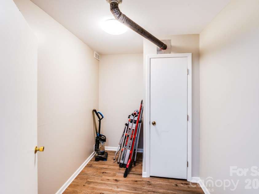 3518 Donovan Place, Charlotte, NC 28215.  MLS# CAR4355724, YatesRealty ID 12928. 