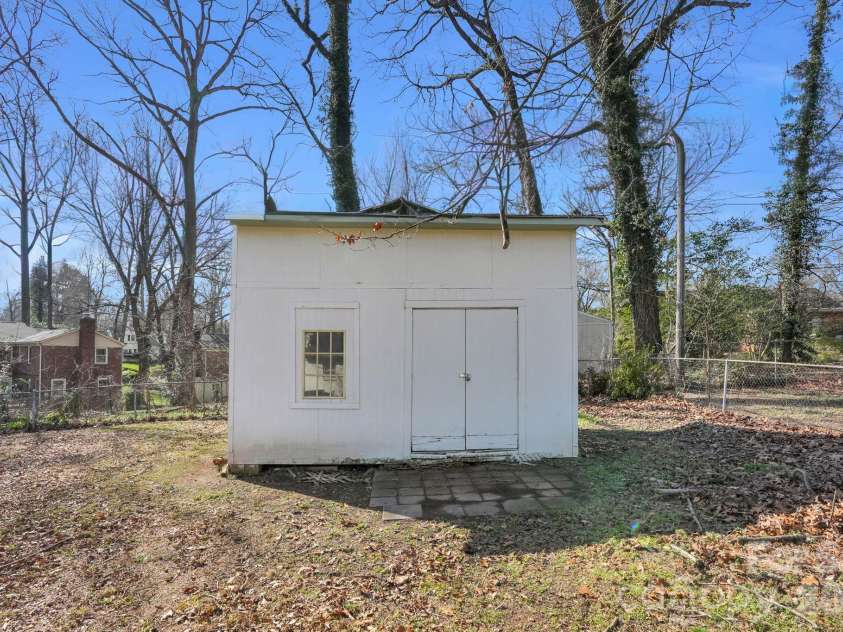 3518 Donovan Place, Charlotte, NC 28215.  MLS# CAR4355724, YatesRealty ID 12928. 