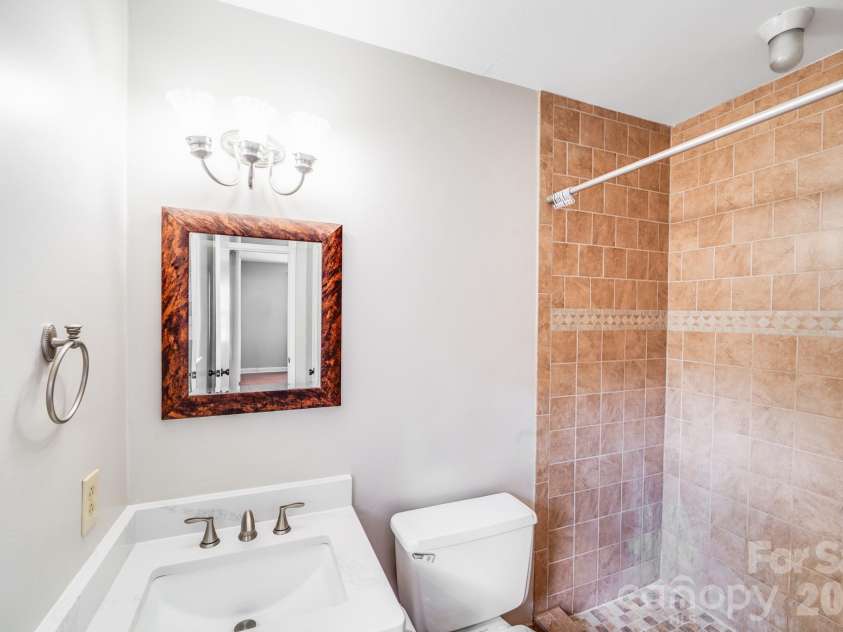 3518 Donovan Place, Charlotte, NC 28215.  MLS# CAR4355724, YatesRealty ID 12928. Master Bath