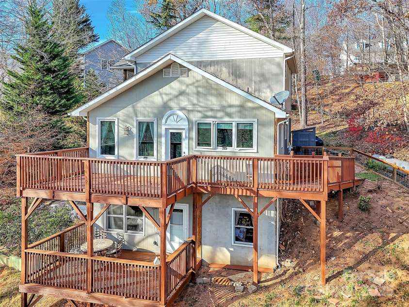 66 Hoosier Court, Lake Junaluska, NC 28745.  MLS# CAR4200761, YatesRealty ID 12928. 