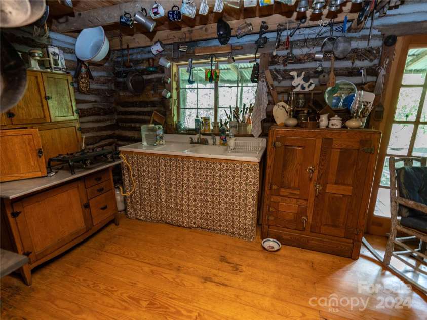1001 Mountain Glen Road, Canton, NC 28716.  MLS# CAR4172455, YatesRealty ID 1293. 